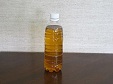 ペットボトルに入っている油の写真